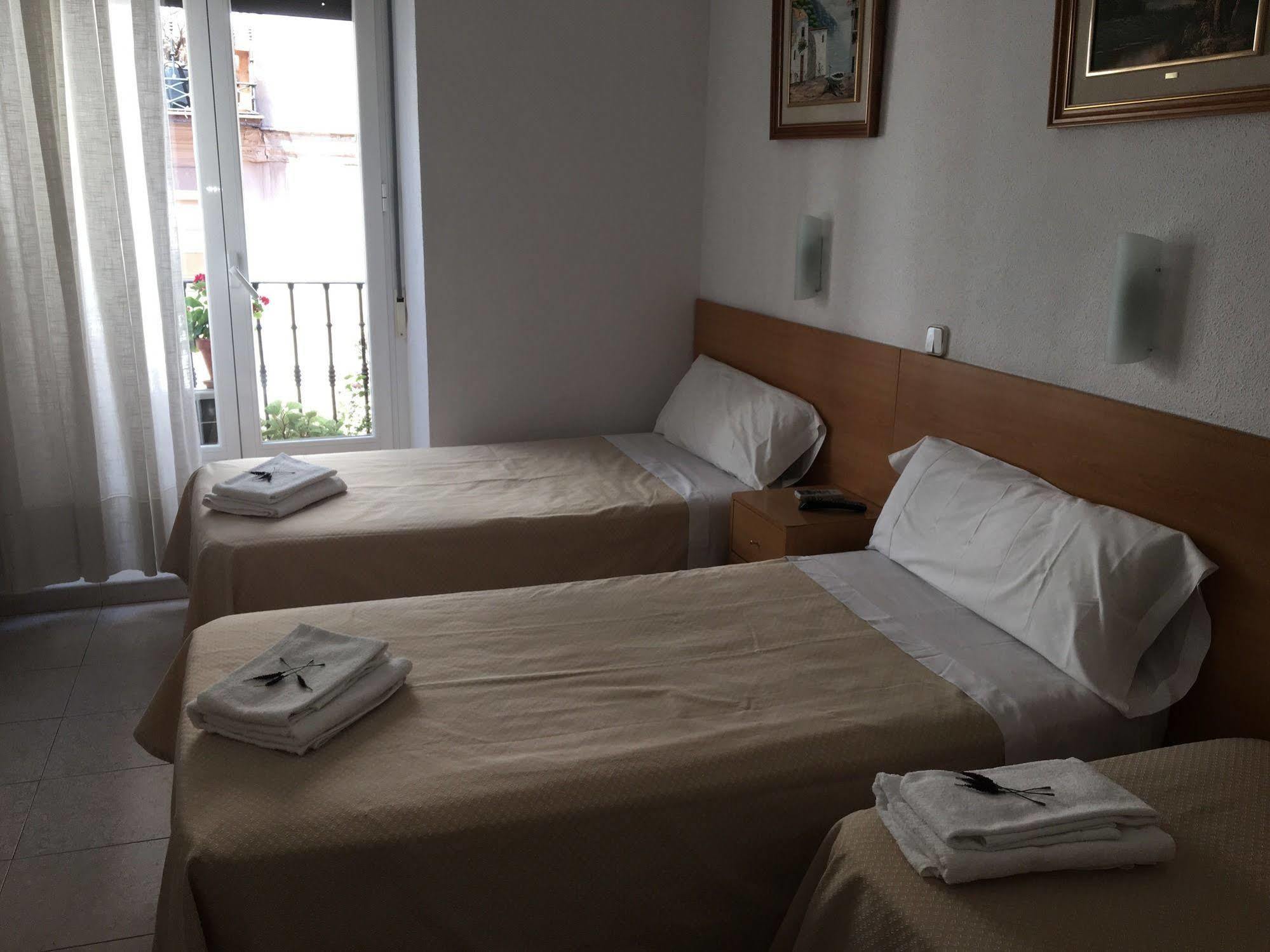 Hostal R. Lido Madrid Exterior foto
