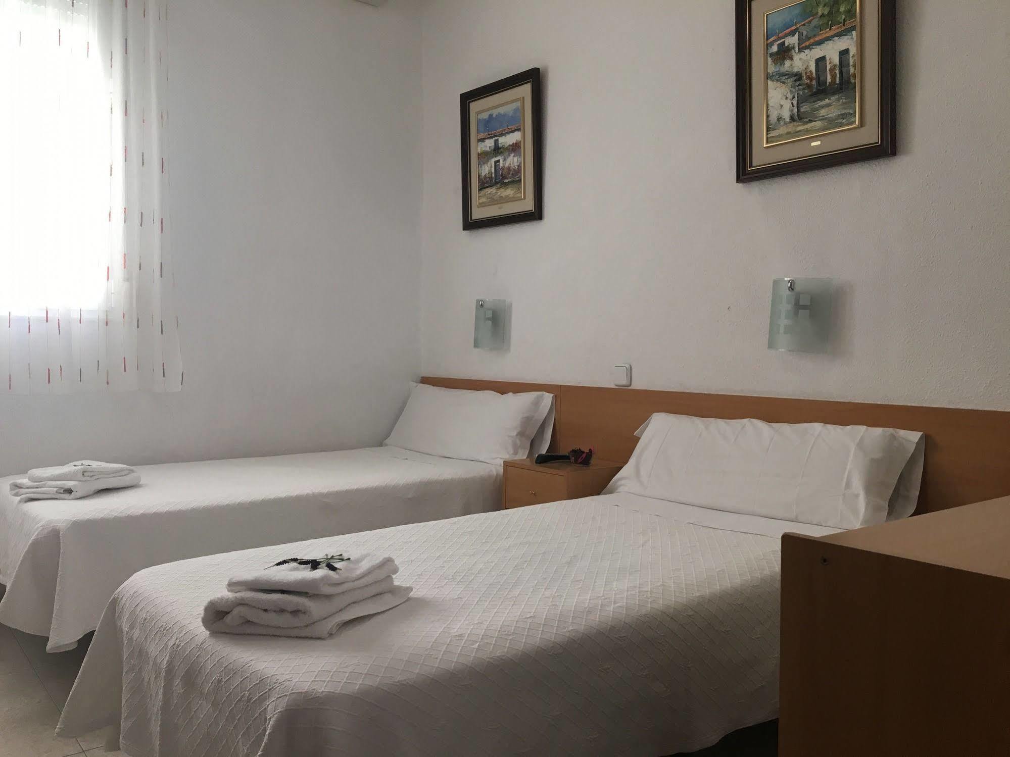 Hostal R. Lido Madrid Exterior foto