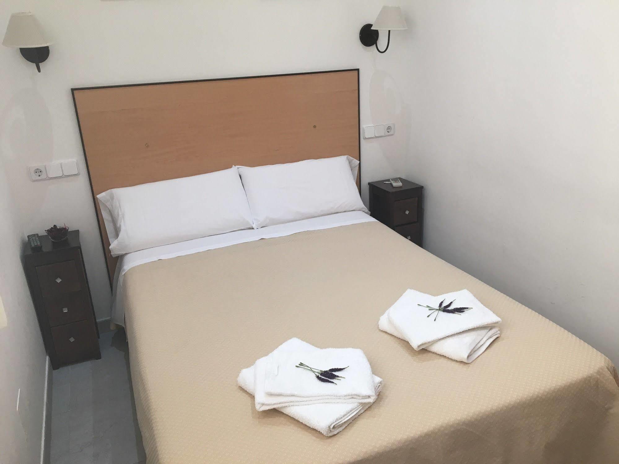 Hostal R. Lido Madrid Exterior foto