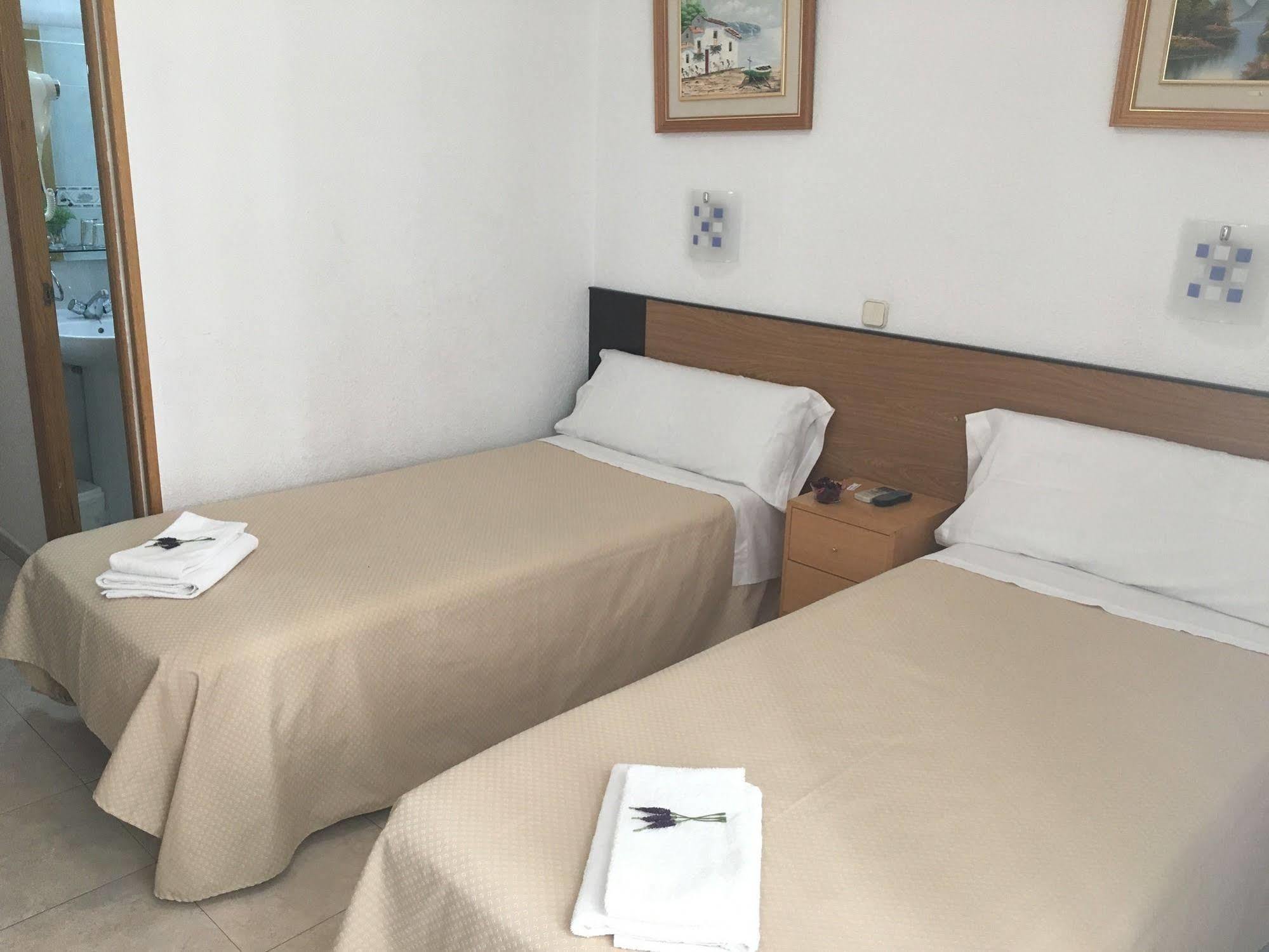 Hostal R. Lido Madrid Exterior foto