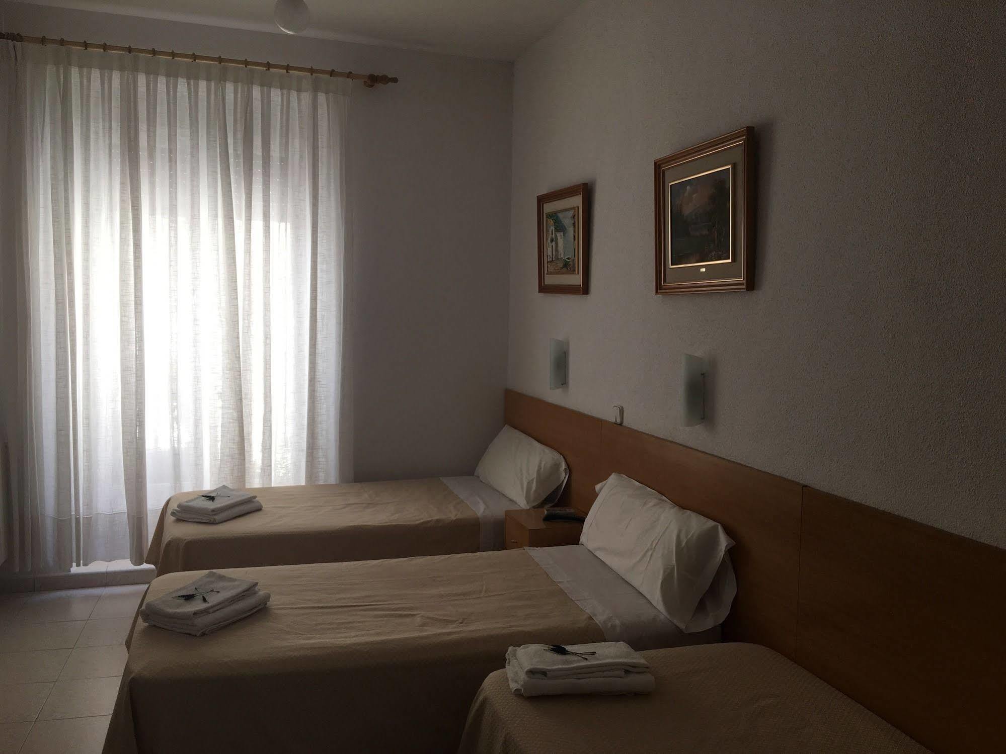 Hostal R. Lido Madrid Exterior foto
